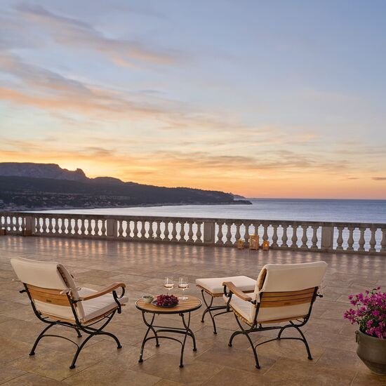 Stolik pomocniczy Fontenay, okrągły, niski, składany, z listew teakowych