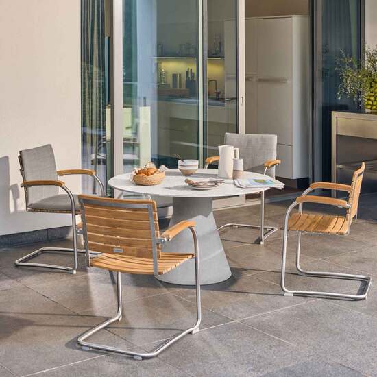 Stół Namur na pojedynczej nodze, lekki beton, okrągły 120, blat z mozaiki Terrazzo